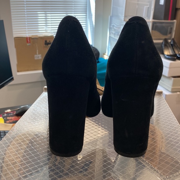 Vince Camuto Suede Closed Toe Block Heel - Picture 5 of 9